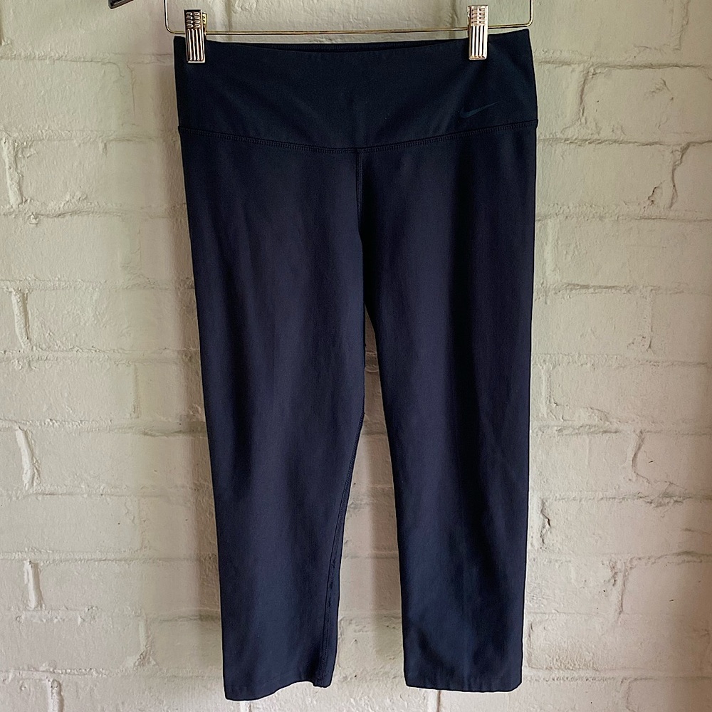 Nike Dri-Fit black size small stretchy workout athletic capris leggings
